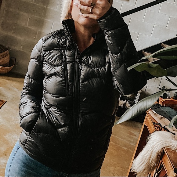 Peak Performance lightweight puffer; black, size xs - Picture 2 of 9